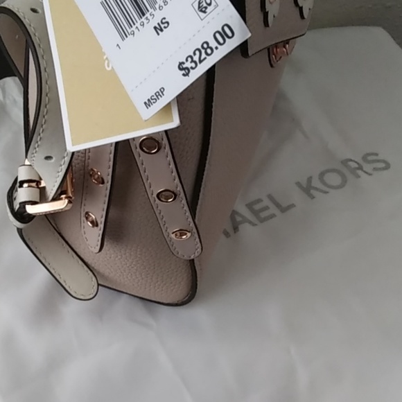 Micheal Kors - Picture 7 of 8
